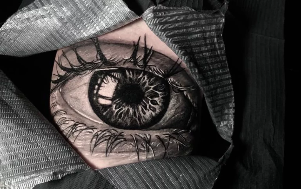 COME DIVENTARE TATUATORE: REQUISITI, CORSO, PARTITA IVA E GUADAGNI